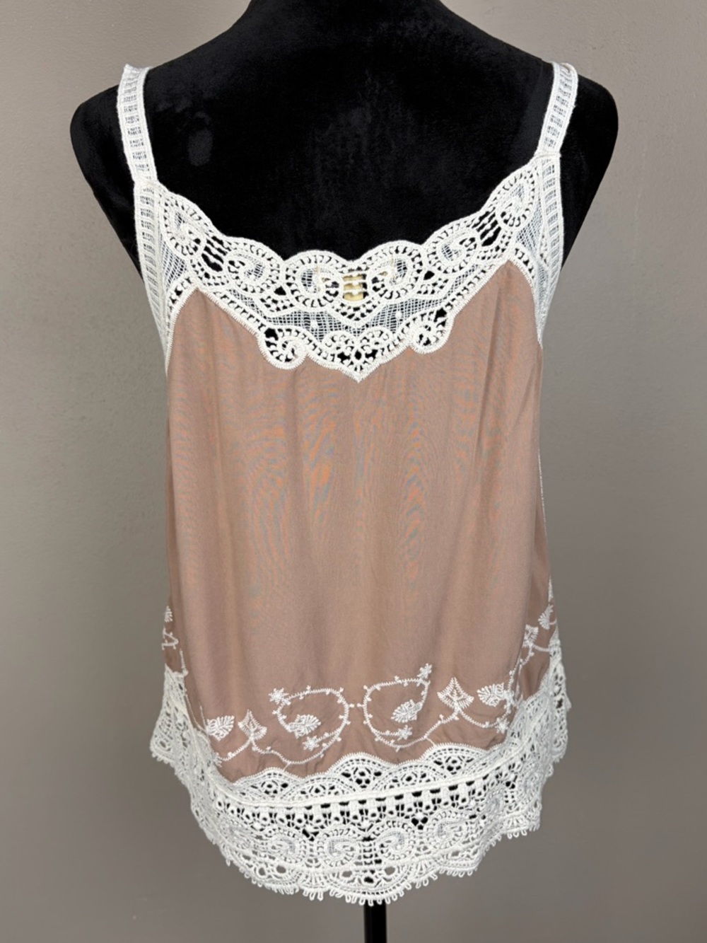 Democracy Boho Lace Embroidered Rayon Camisole Tank Top Tan Neutral Summer Sz S - Picture 4 of 11